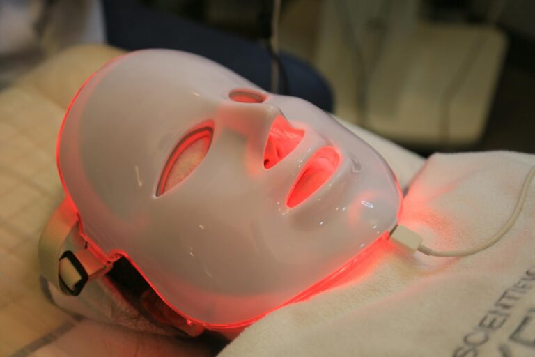 LED face mask light therapy